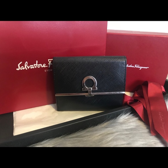 💯% Auth. Salvtore Ferragamo Black Leather Wallet - Picture 1 of 15